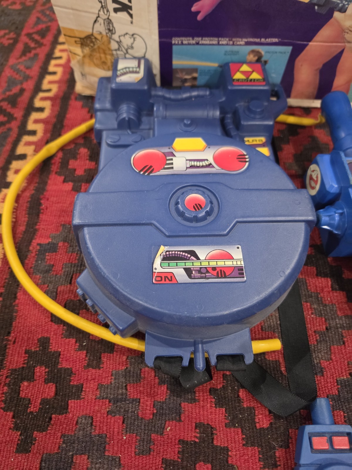 THE REAL GHOSTBUSTERS PROTON PACK IN BOX VINTAGE KENNER INCOMPLETE. AMAZING BOX