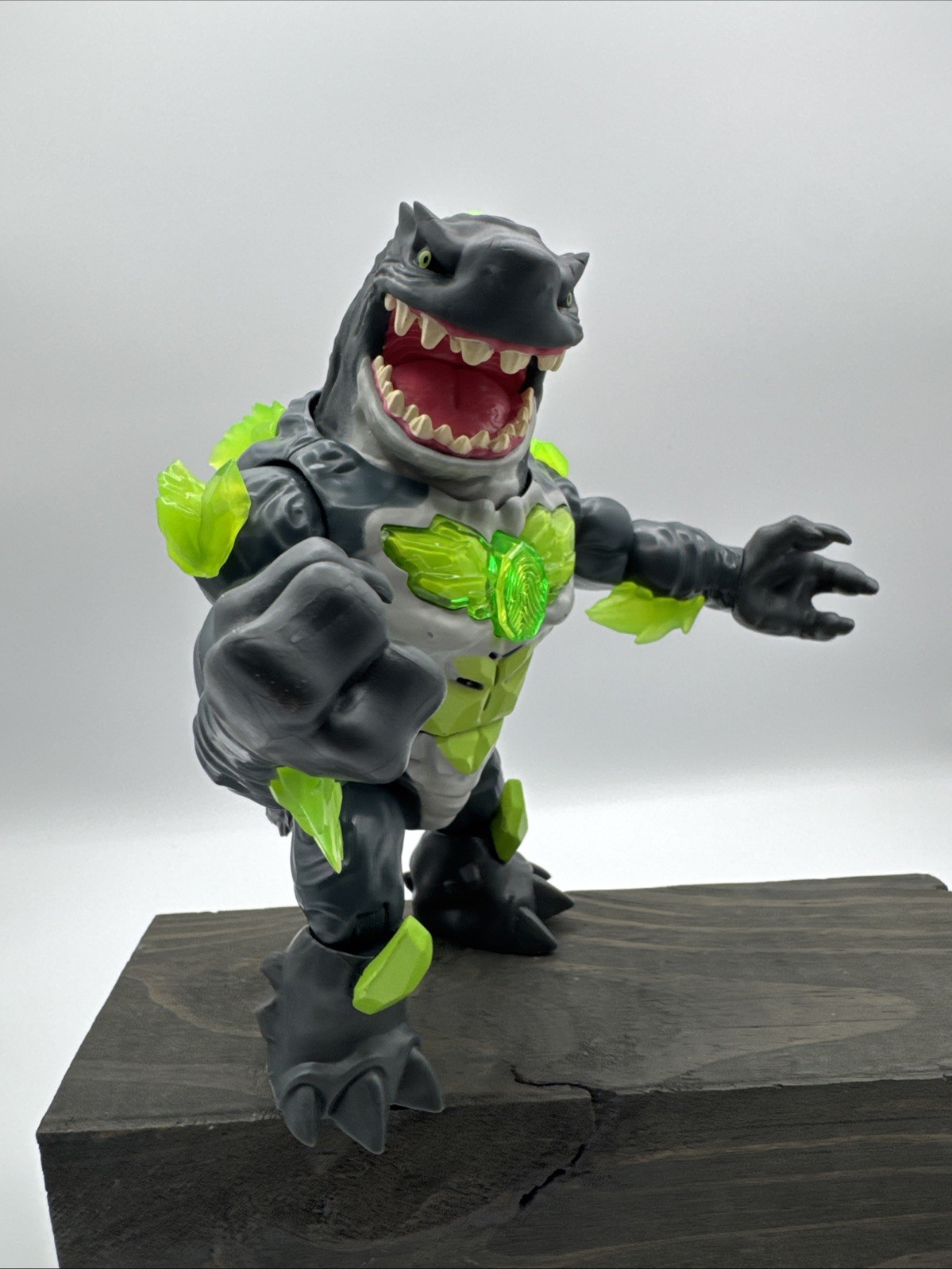 Beast Lab Shark Beast Creator Experiment 8&Prime; Action Figure Light and Sound WORKS
