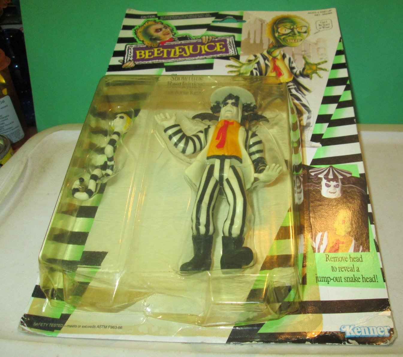 VTG TOY 1989 Kenner Beetlejuice Showtime Rotten Rattler Action Figure 30090 READ