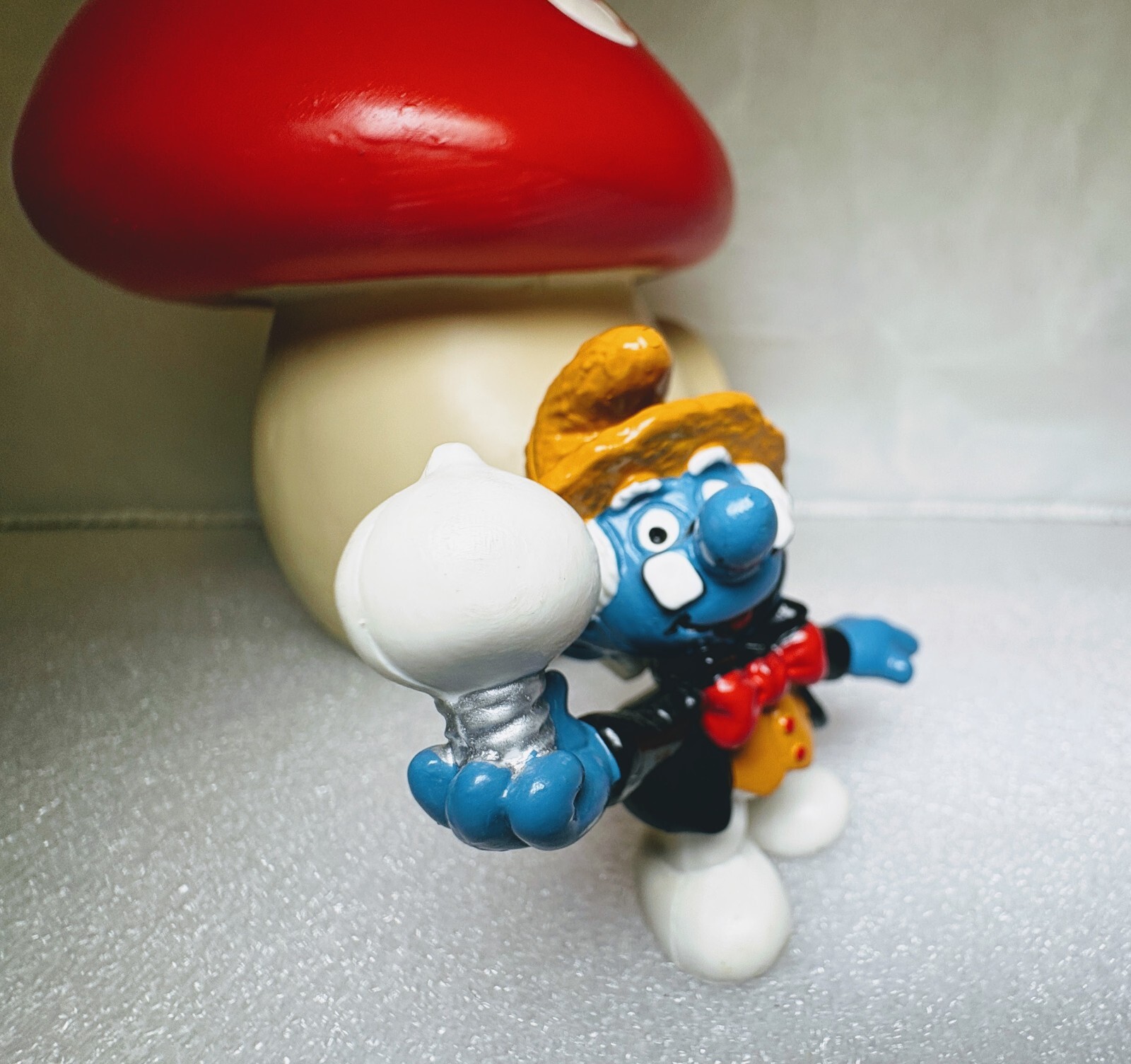2.0504-05_Edison Smurf Historical Vintage Schleich Smurfs Figure Schtroumpf