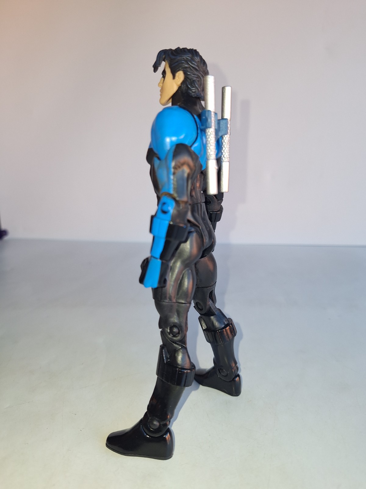 DC Universe Classics Nightwing With Weapons Read Description