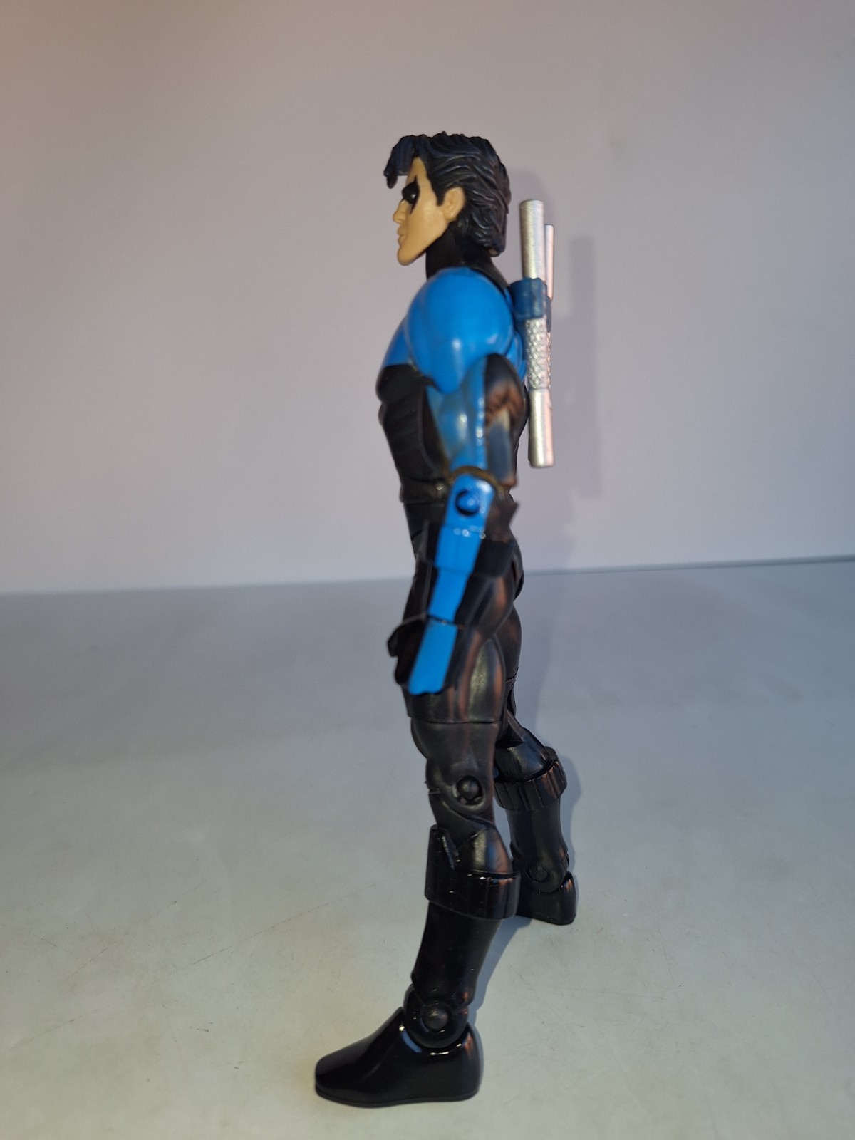 DC Universe Classics Nightwing With Weapons Read Description