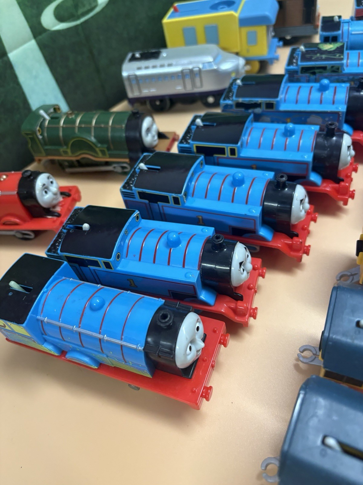Thomas The Train & Friends Motorized HUGE Lot of Engines and Cargo 42pc Untested
