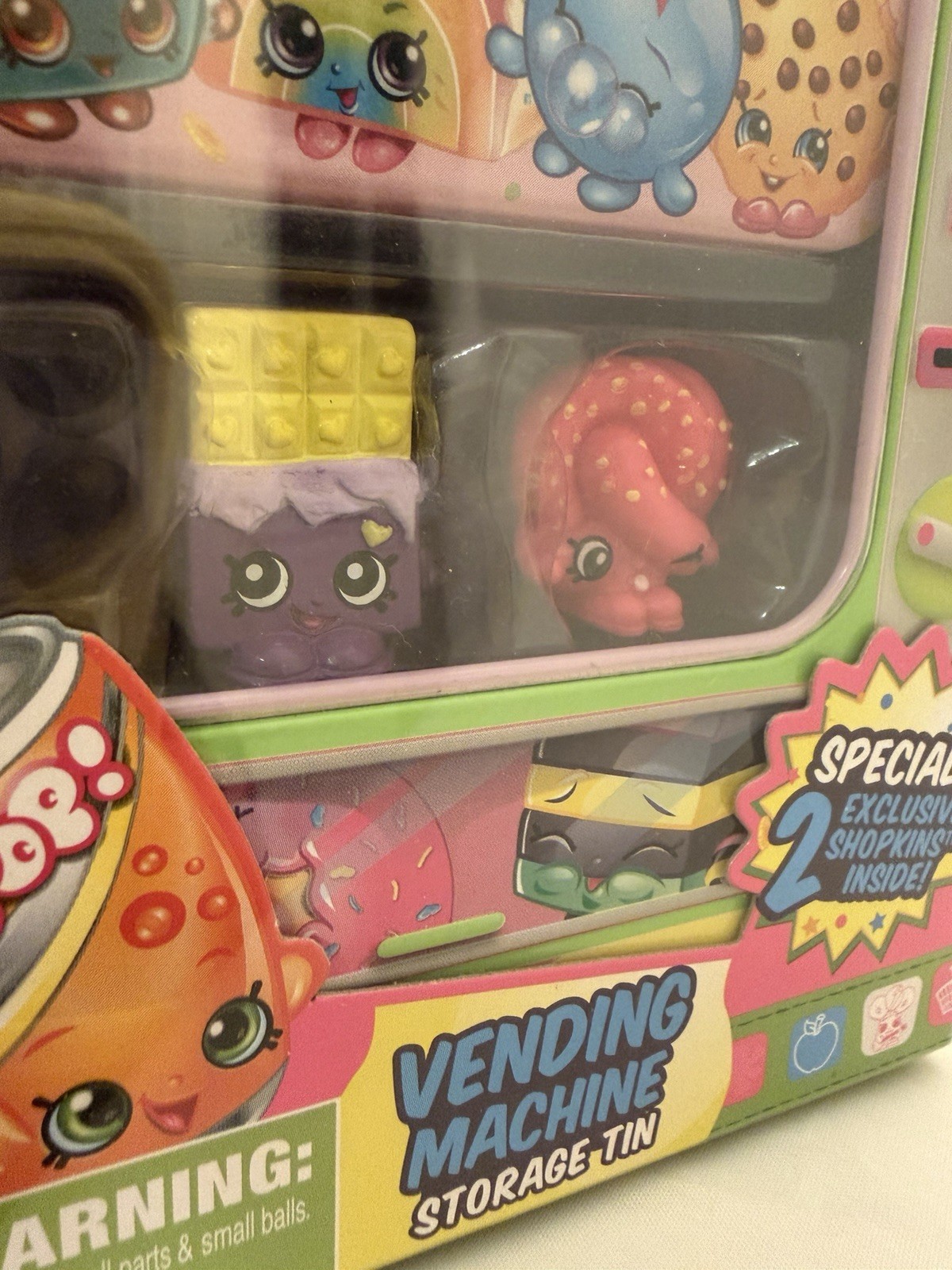 Shopkins Vending Machine Storage Tin with 2 Exclusive Shopkins Brand New Sealed