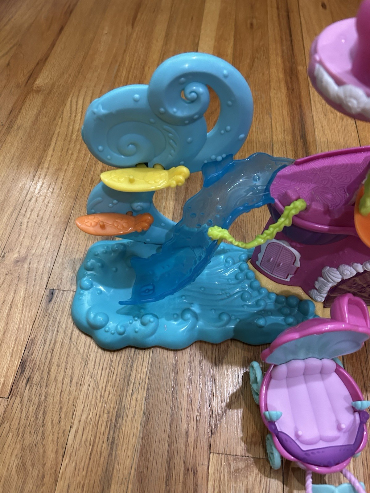 My Little Pony Mermaid Seahorse Castle & Dolphin Carriage with 2 figures