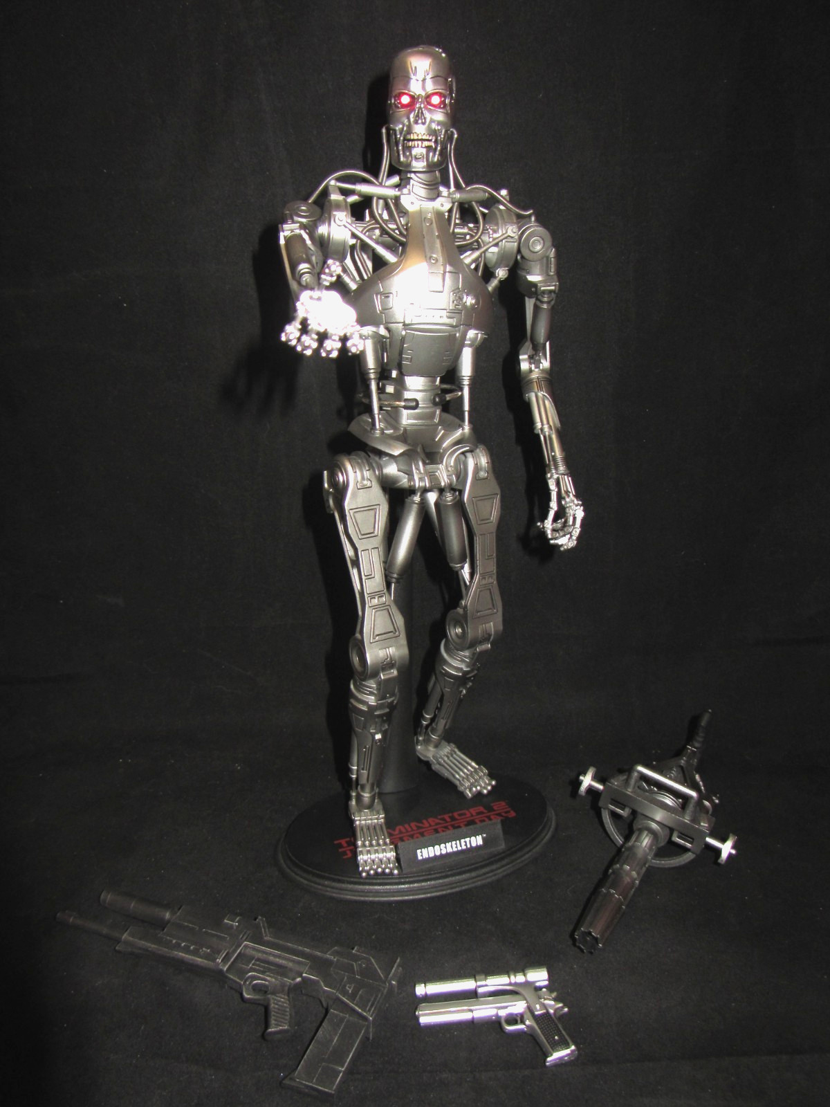 TERMINATOR 2 Indestructible T-800 Endoskeleton HOT TOYS MMS33 1/6 Scale