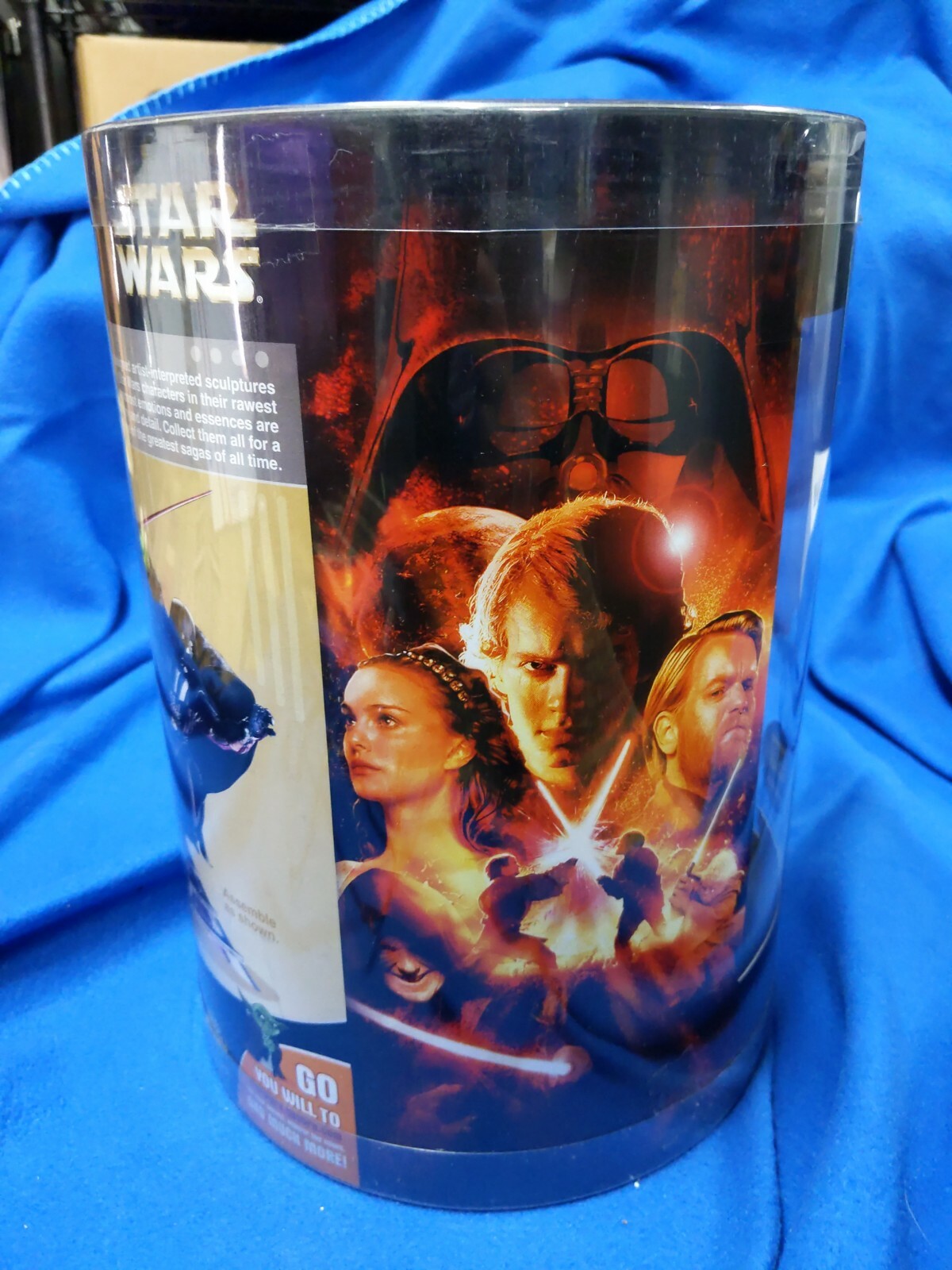 2005 Star Wars Unleashed Darth Vader Best Buy Exclusive Hasbro, cylindrical pack