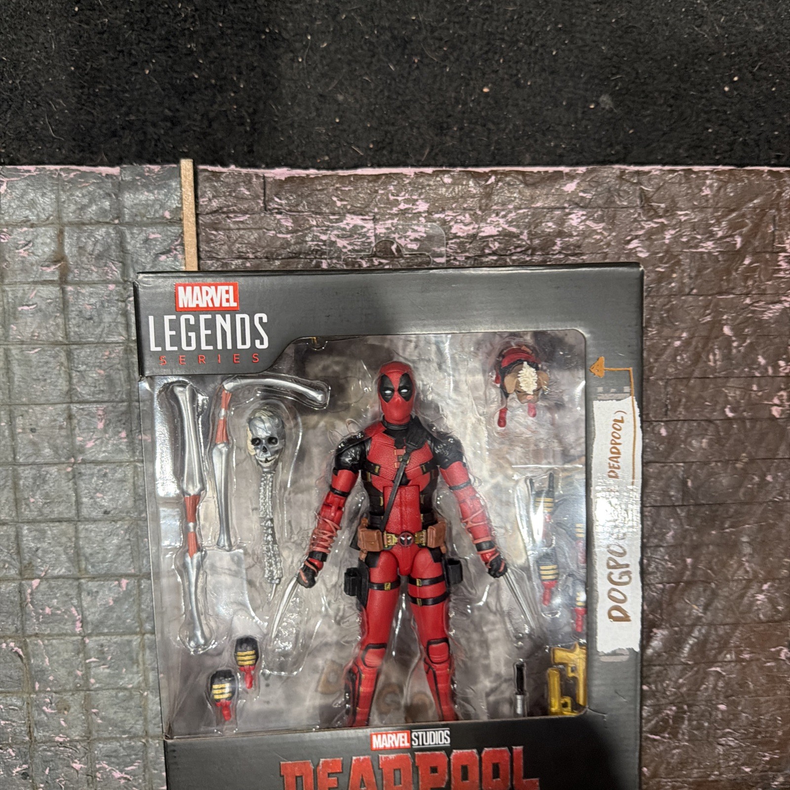 Hasbro Marvel Legends Deadpool Action Figure with Dogpool Figure New In Hand
