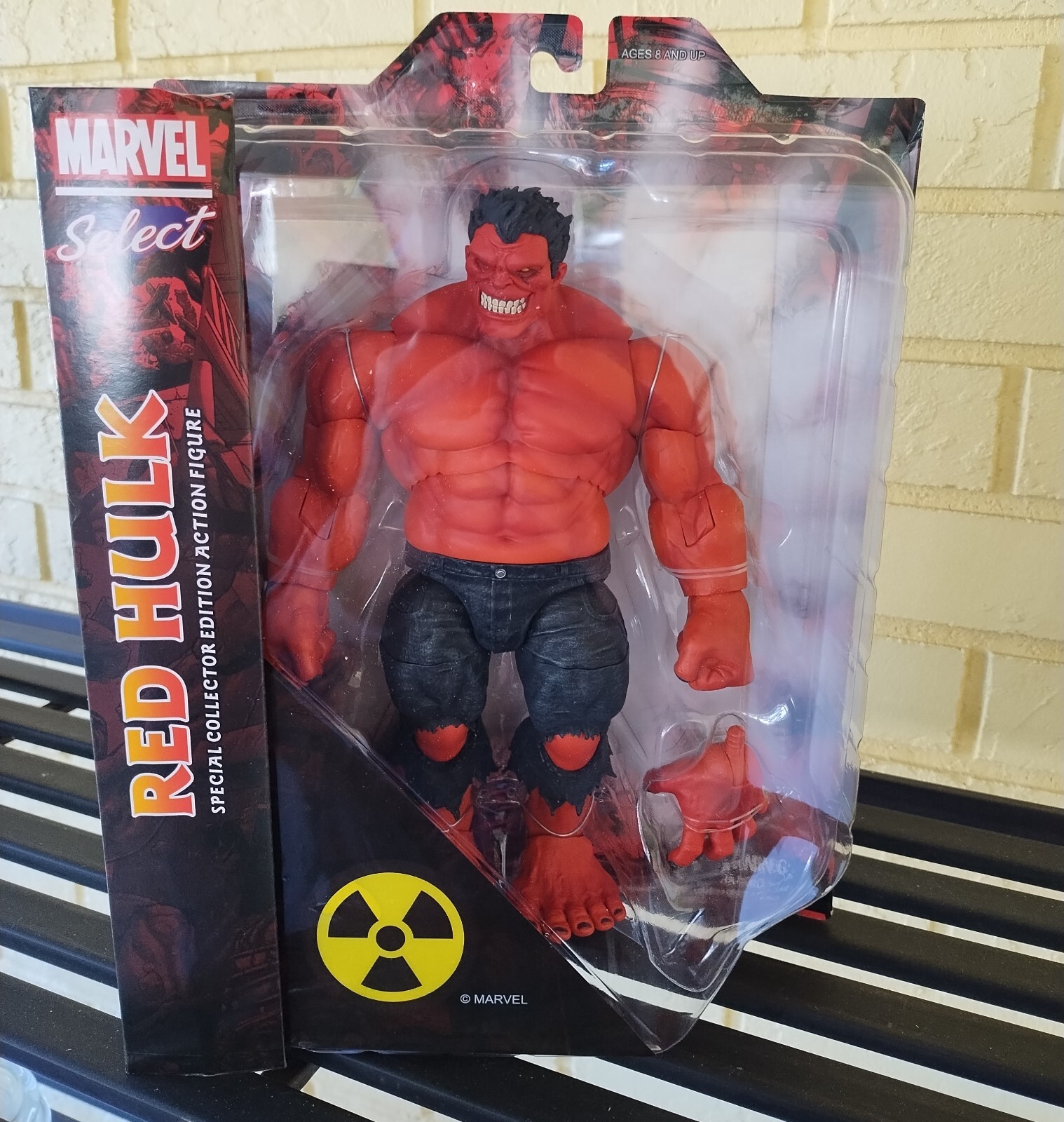 Red Hulk Diamond Select