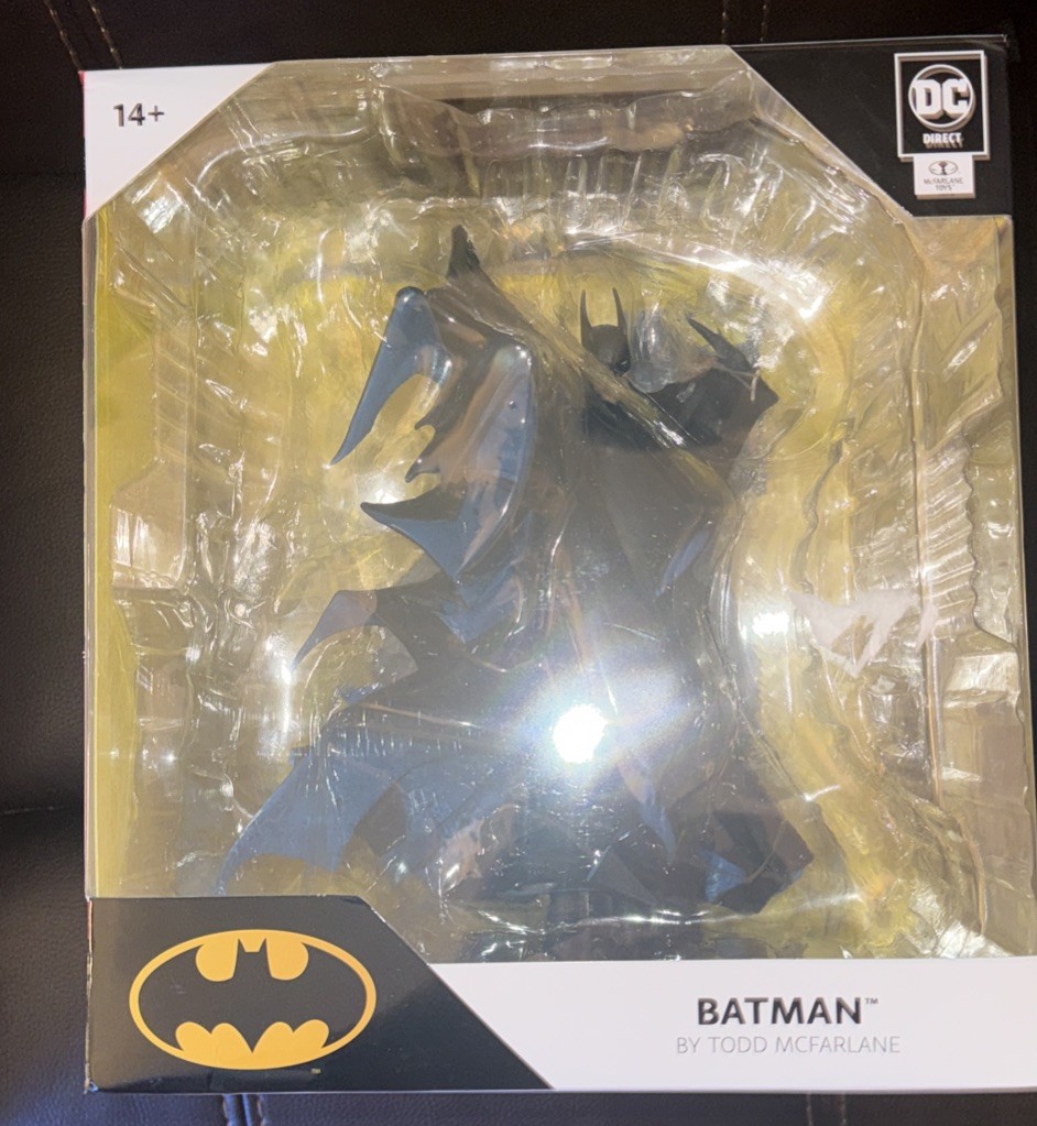 DC Direct Batman Todd McFarlane Statue Designer Series Gotham – Batman 423🦇