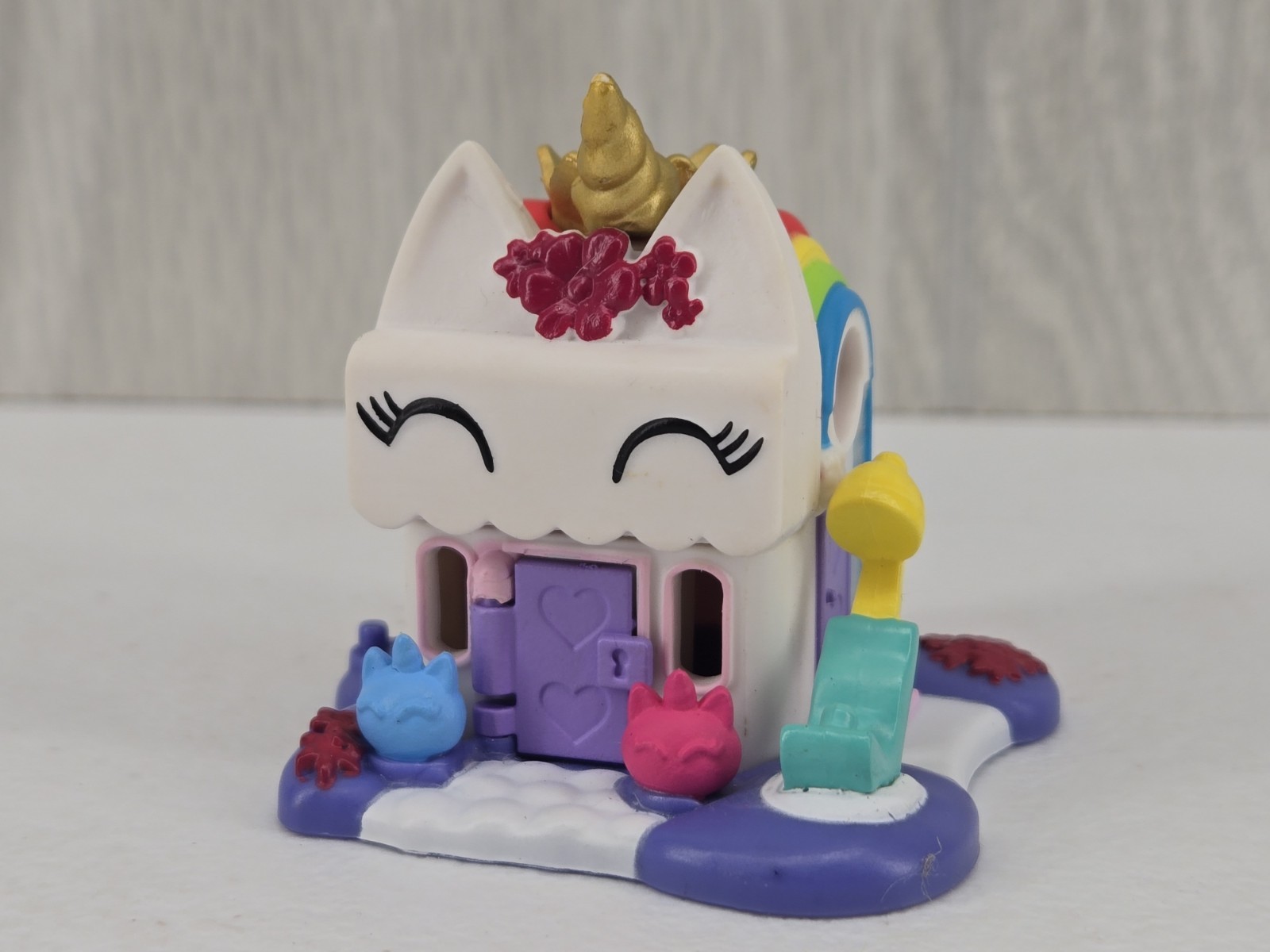 Nanables Your World Your Way Sparkle Spa Day Unicorn House Miniature Rainbow