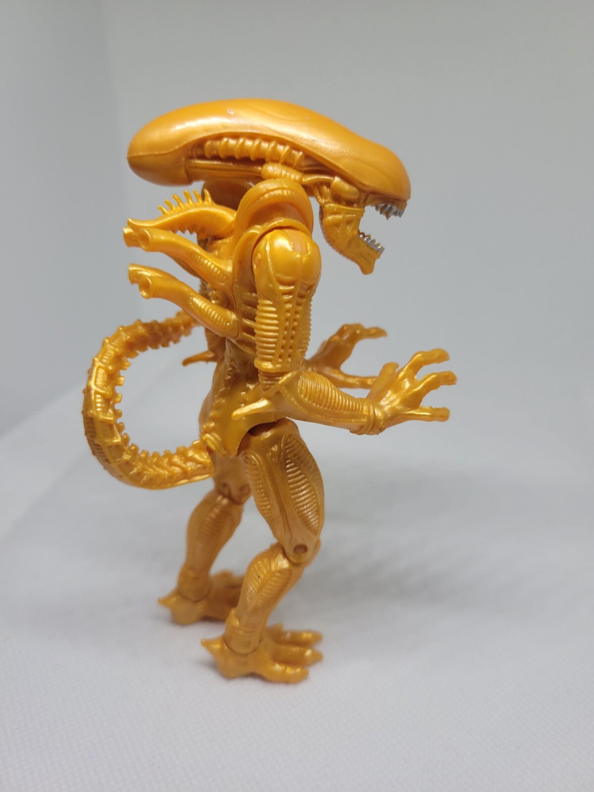 Alien Warrior &lsquo; Yellow &lsquo; Xenorph 2019 Century Fox Collection Action Figure