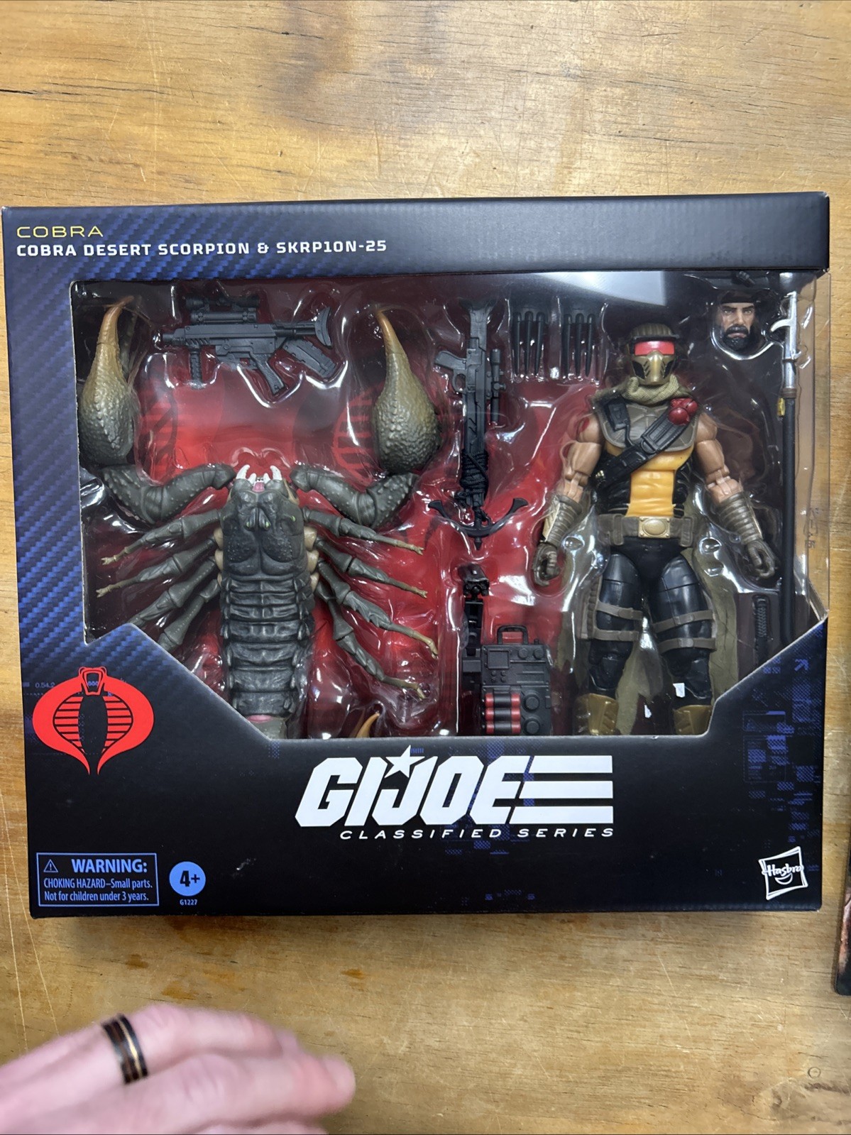 Hasbro G.I. Joe Classified Series -Cobra Desert Scorpion & SKRP1ON-25 6&Prime; Figure