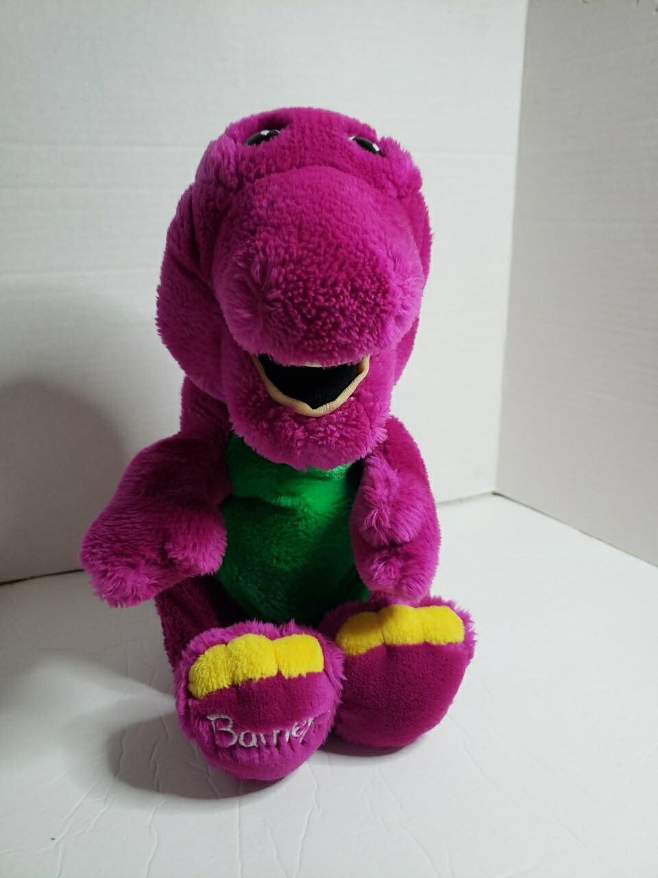 Barney 14&Prime; Plush 1992 The Lyons Group – Vintage Stuffed Barney