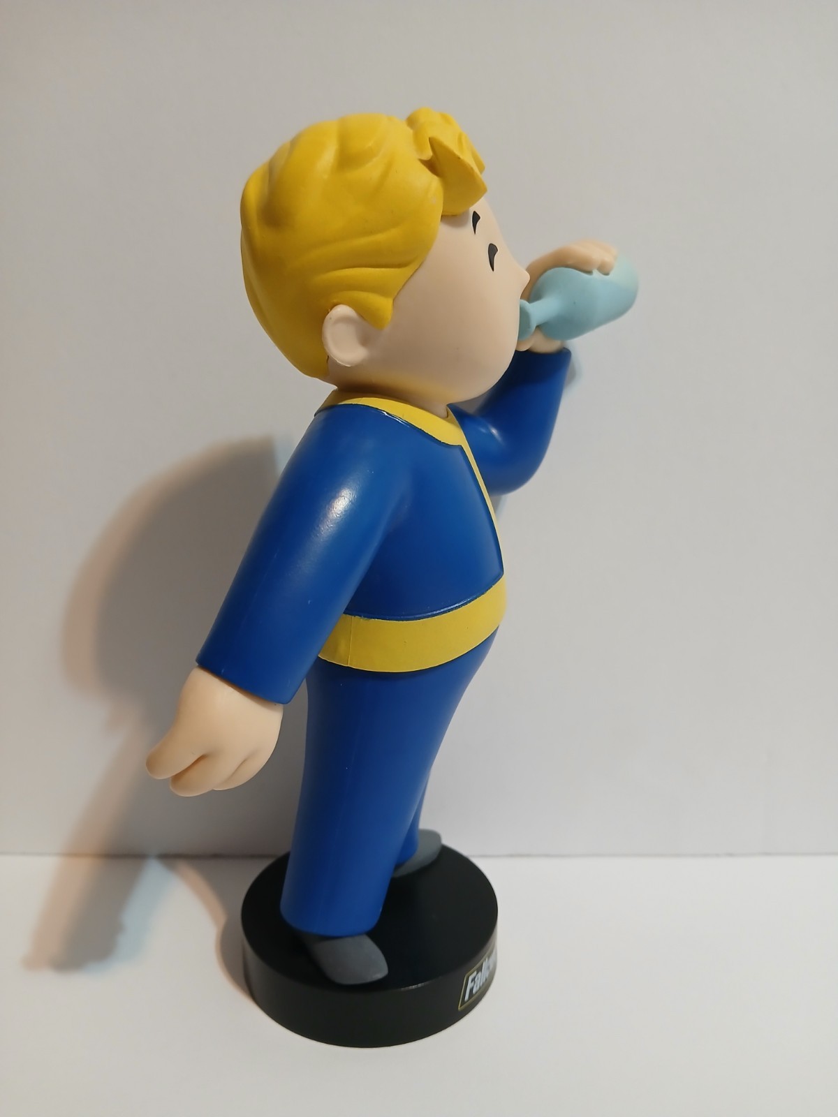 Fallout 76 Vaut Boy Drinking 6.25&Prime; inch vinyl figure statue Culturefly 2019