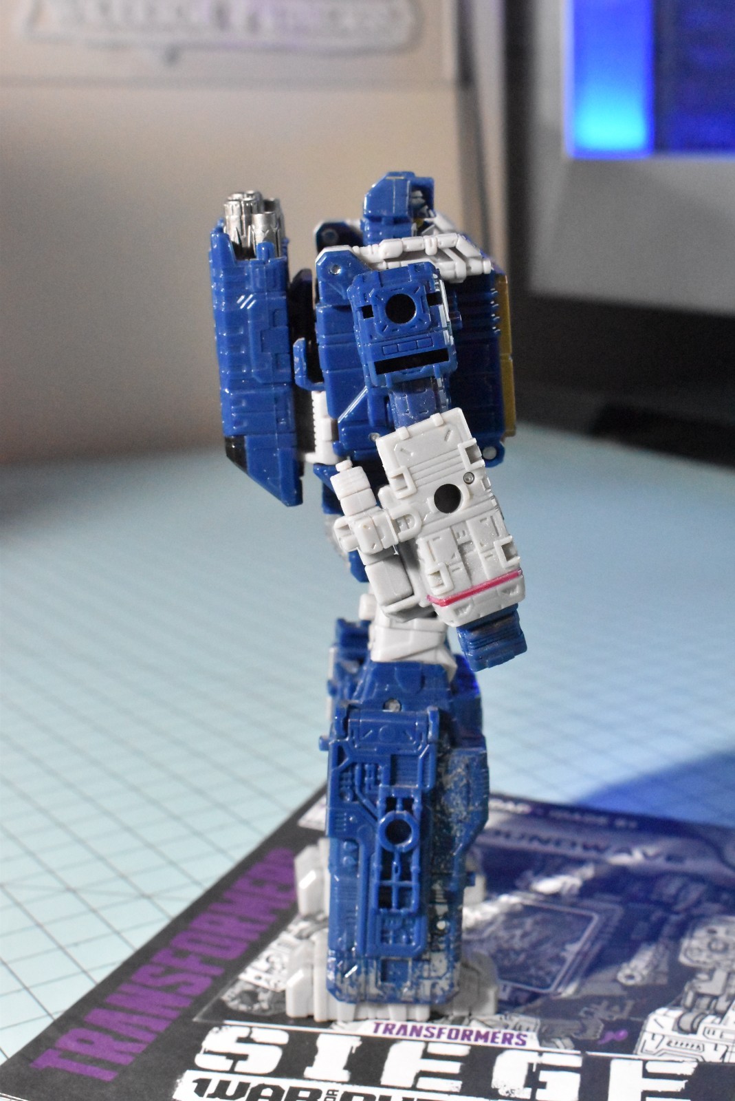 Transformers Legacy Soundwave Figure Siege COMPLETE