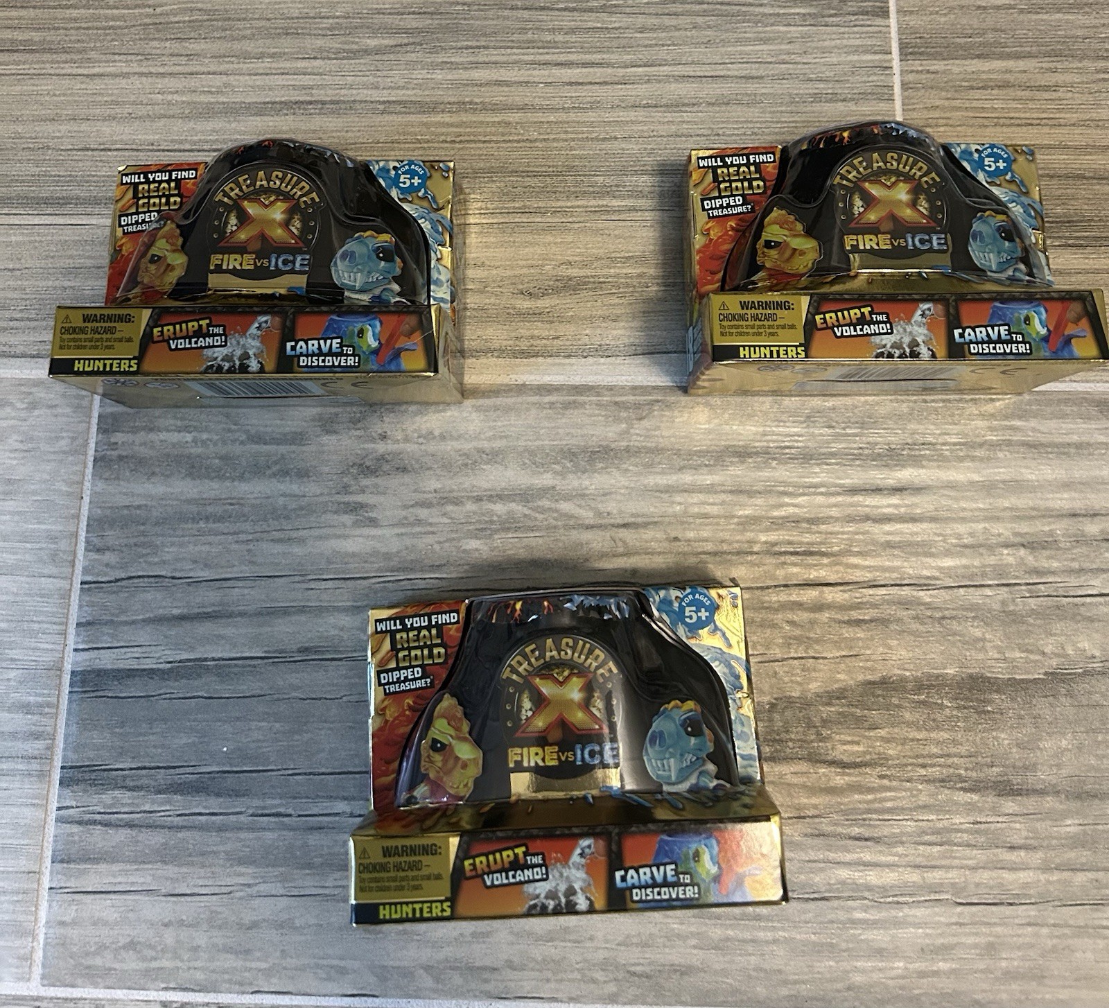 Moose Enterprise Treasure X Fire Vs Ice Action Figure Collection Hunter Dinosaur