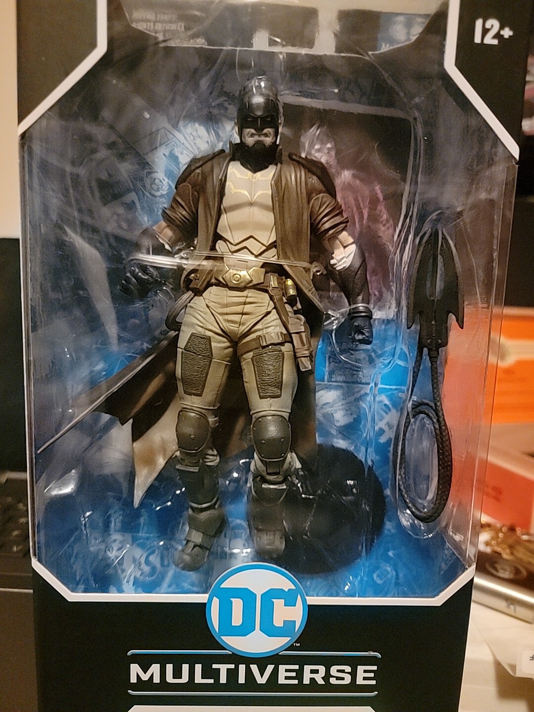 DC MULTIUNIVERSE. BATMAN DARK DETECTIVE.