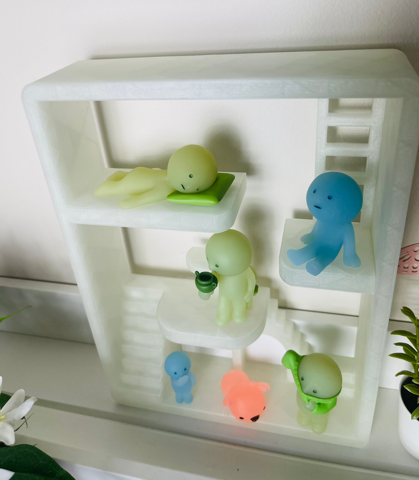 Smiski House Glow in the Dark Display | Mini Figure Room Shelf | Bonus Glow Pet