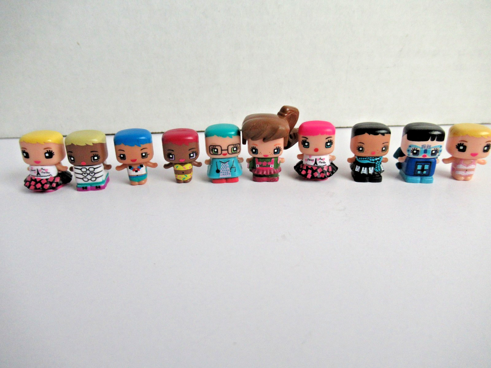 Mattel Toy ” My Mini Mixie Q’s” Mixed Lot Mixie Q Doll Figures Random Dolls