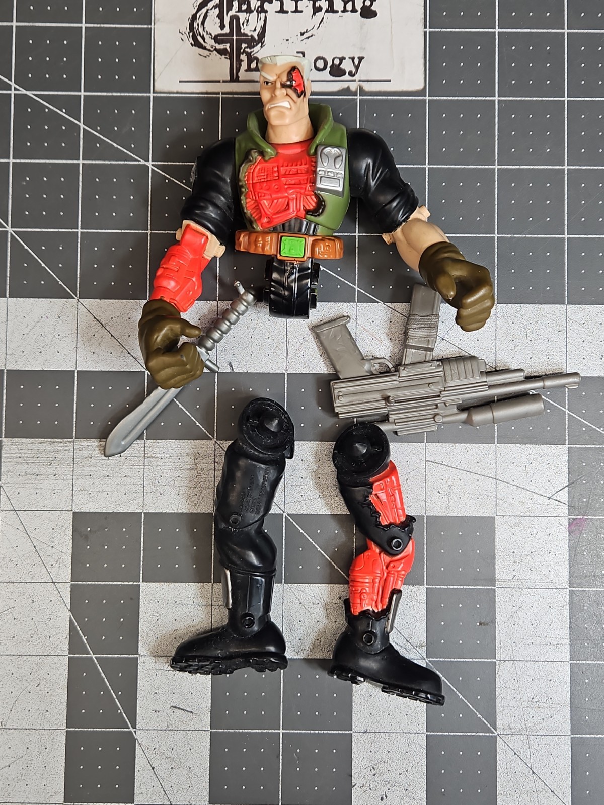 Small Soldiers BATTLE DAMAGE CHIP HAZARD 6&Prime; Figure original 1998 With Weapons