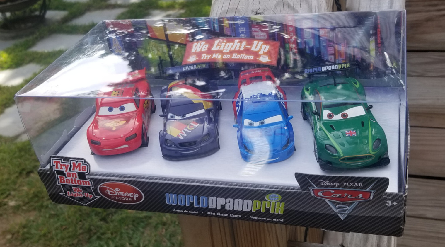 Disney CARS World Grand Prix Race SET Store USA Lightning Max Nigel Raoul SEALED