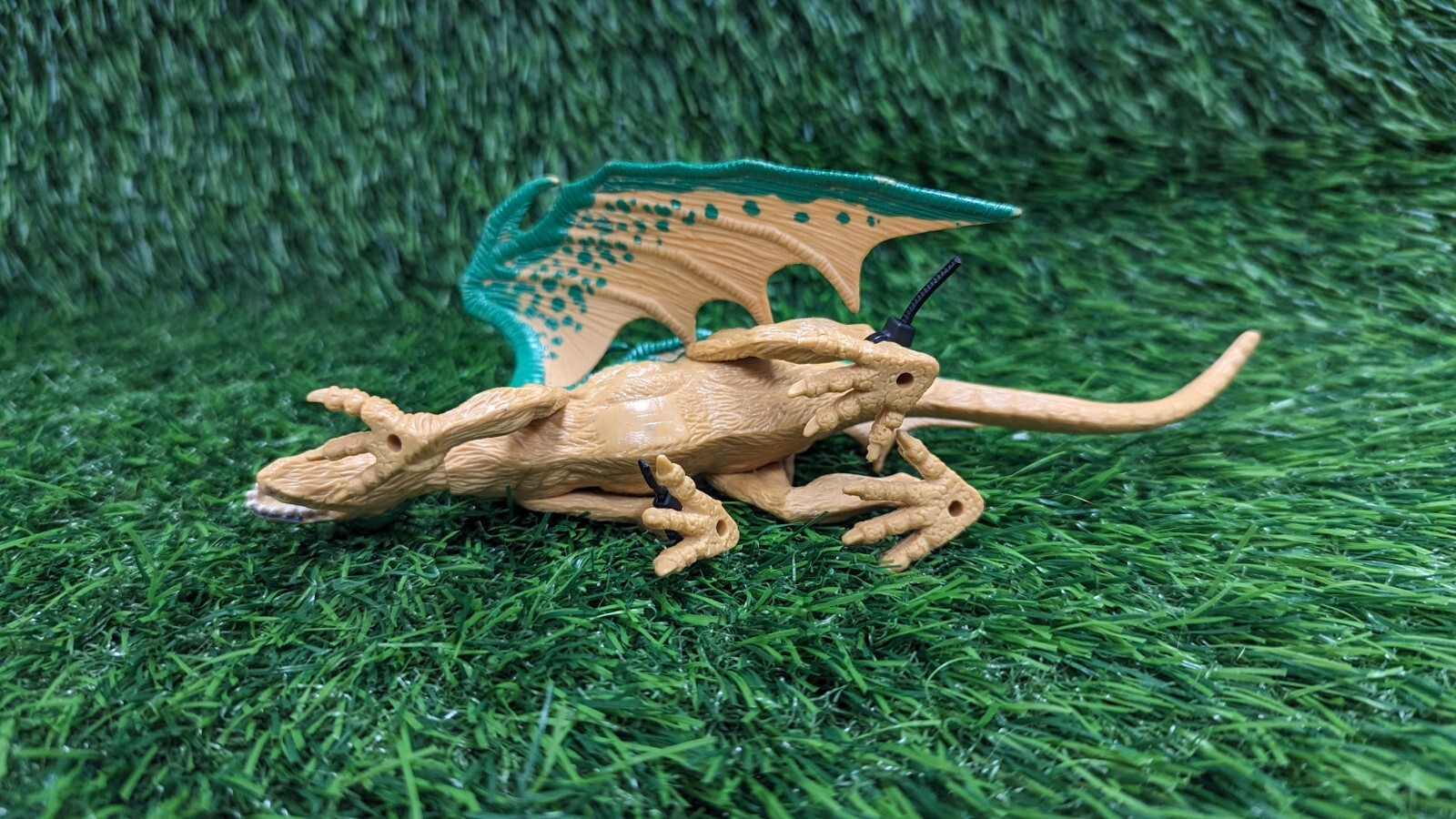 Kid Galaxy Poseable Dragon Action Figure Green Fantasy 8 inches Long KG21077S