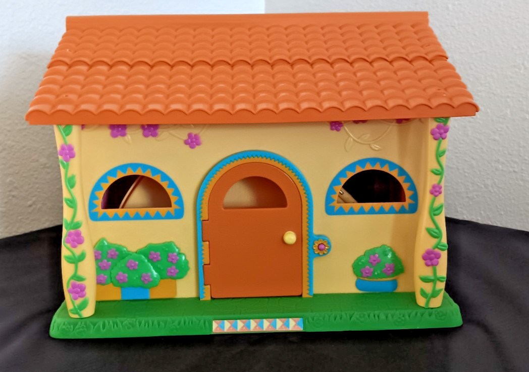 DORA THE EXPLORER TALKING DOLL HOUSE INCLUDES DORA, MAMI, PAPI & SOFA 200 NEW