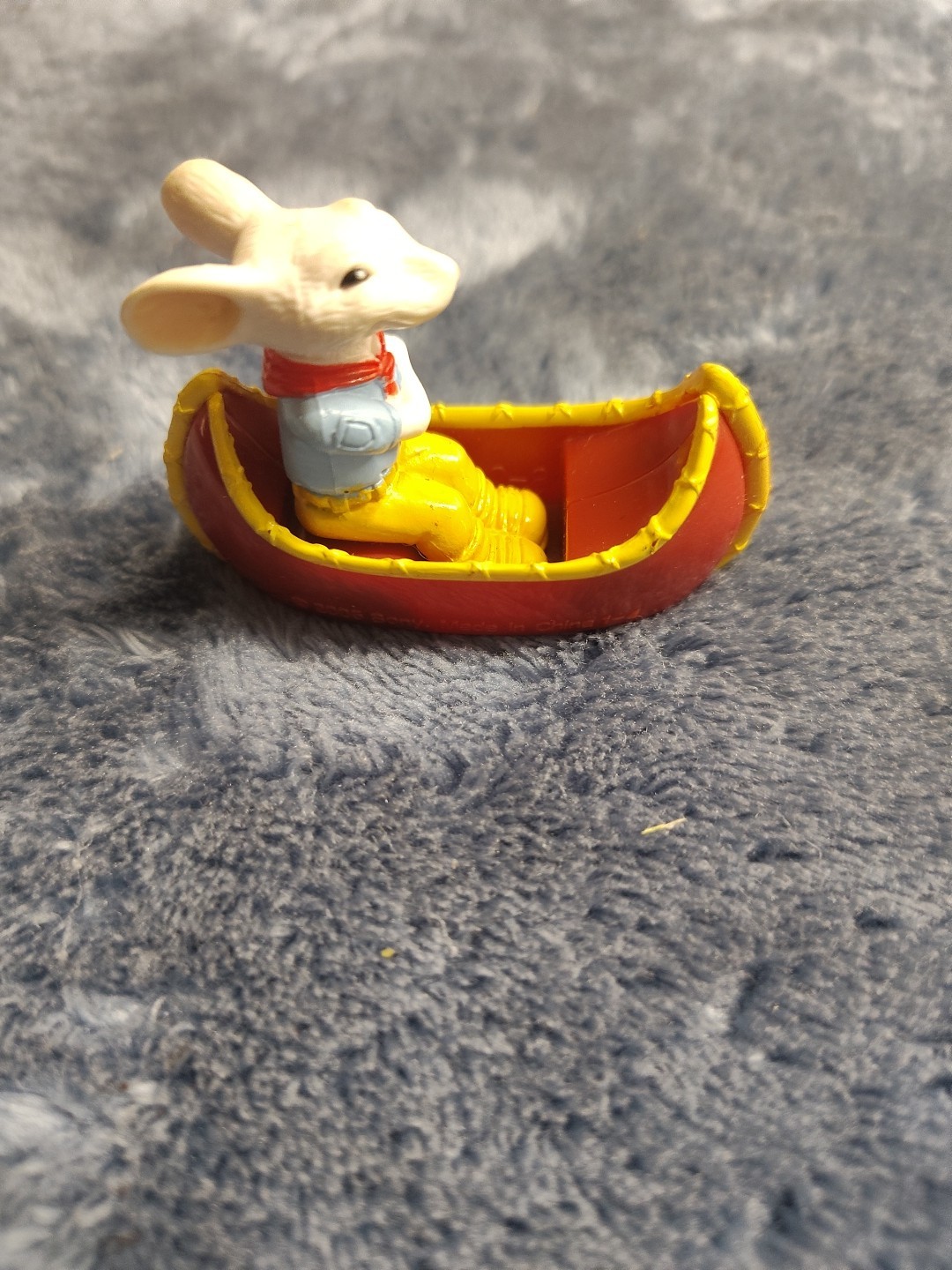 Stuart Little Figure in Red Canoe Boat With Paddle 2005 Sony 2&Prime; Mini