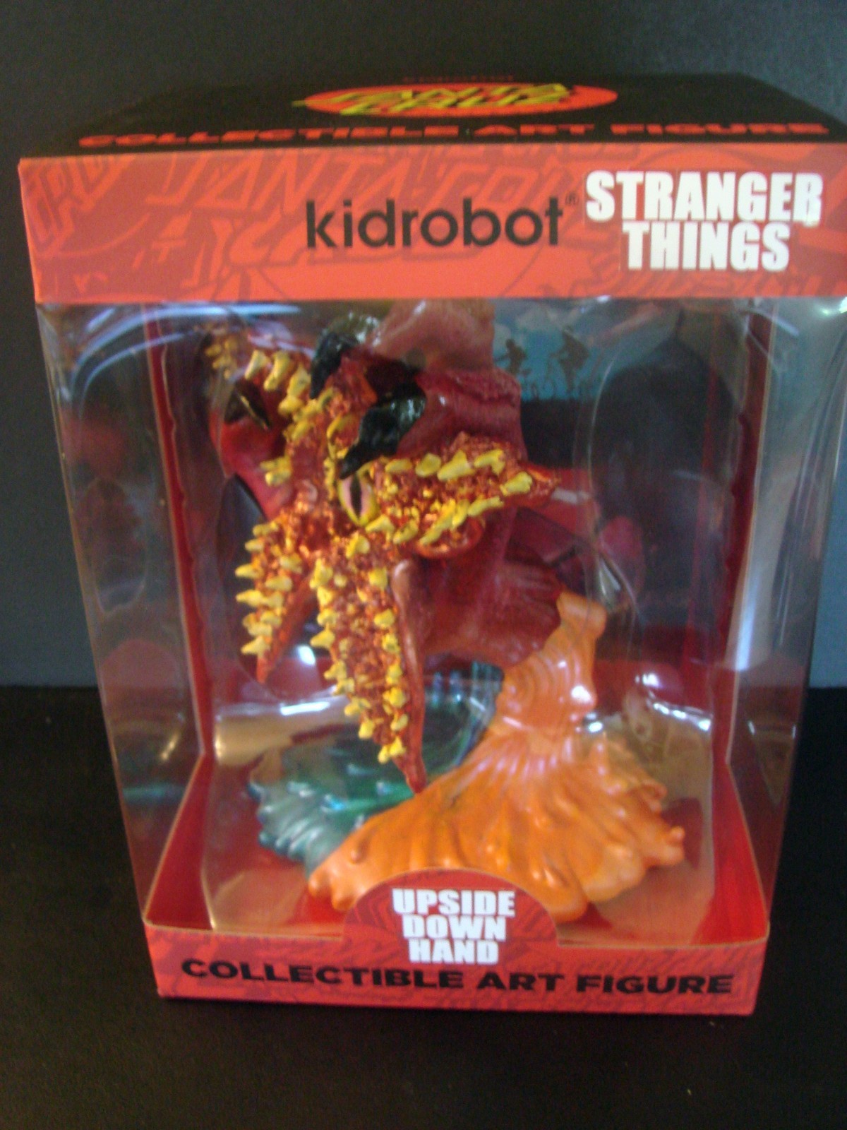 STRANGER THINGS – UPSIDE DOWN Custom Kidrobot Santa Cruz Screaming Hand Figure