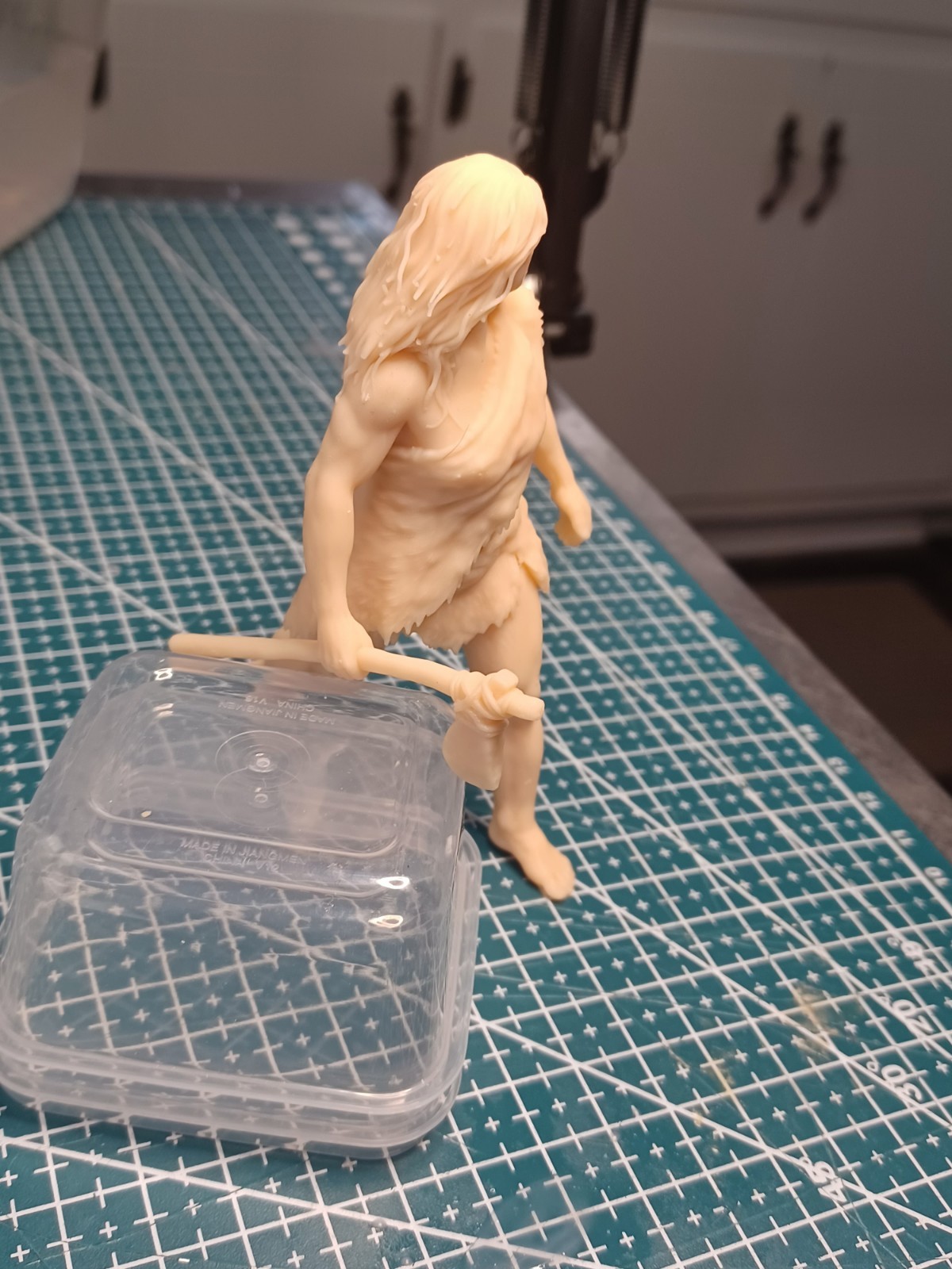 Aurora Prehistoric Sized Neanderthal Cavewoman 1/13 Scale Resin Kit Unpainted