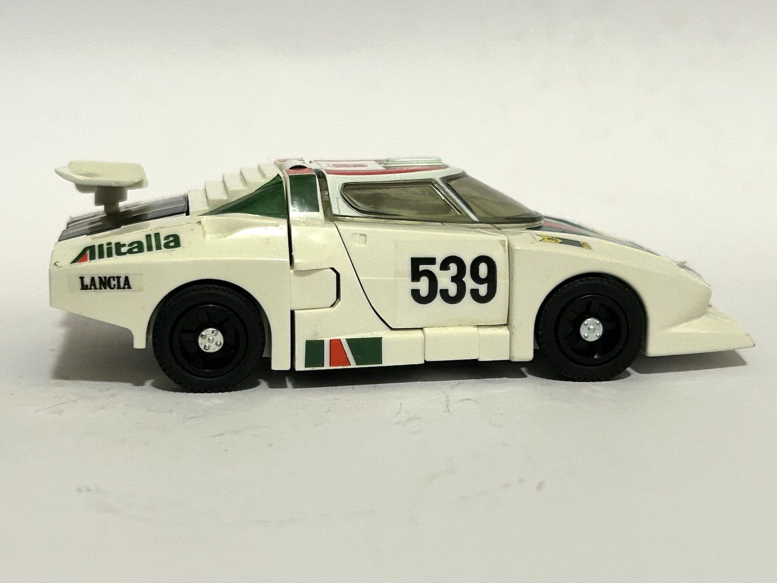 “Transformers” Wheeljack – Autobot Car, G1 (complete, not modern reissue)