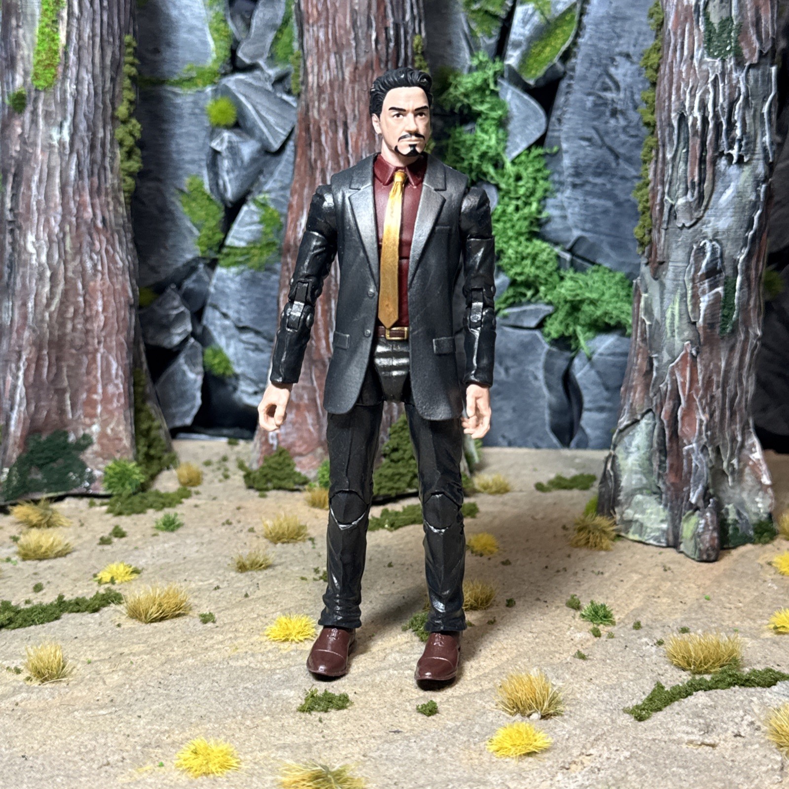 HASBRO MARVEL LEGENDS EXCLUSIVE UNLIMITED TONY STARK Gold Tie