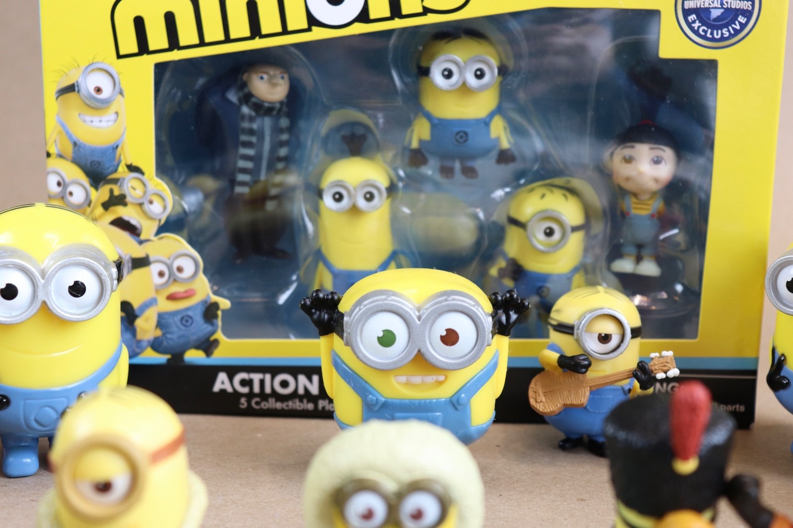 Universal Studios Park Exclusive Play Set 5 Figurines New + Lot of 14 Minions