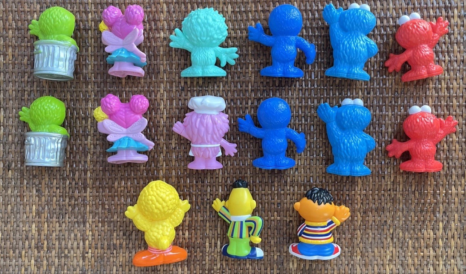 Sesame Street Workshop Hasbro Lot of 15 3&Prime; Plastic Figures (Assorted) 2013-2018