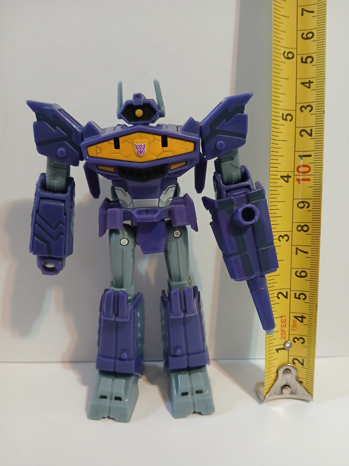 Transformers Earthspark Deluxe Class Shockwave 5&Prime; inch action figure Hasbro 2023