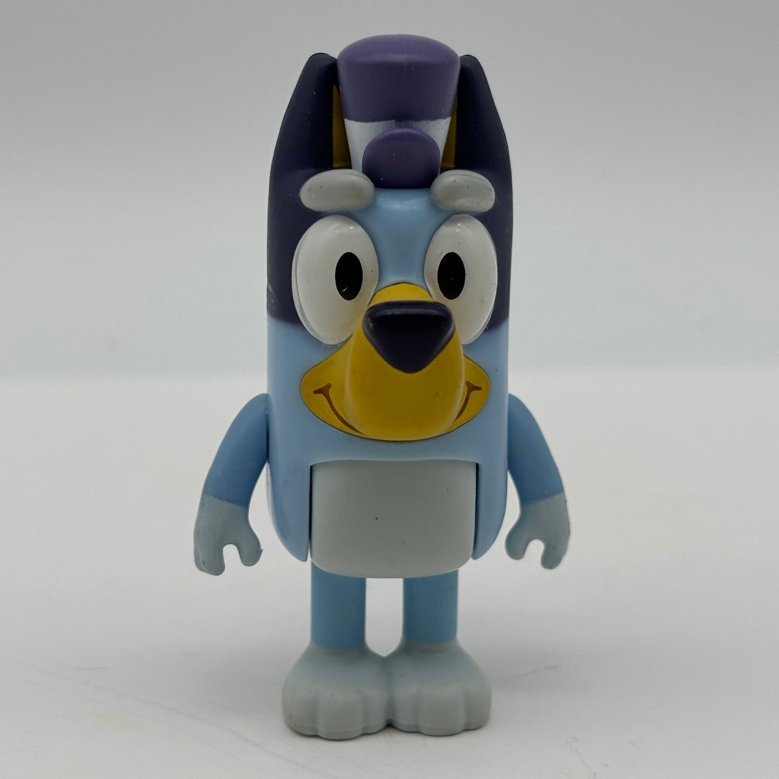Moose Bluey Action Figure Bluey&rsquo;s Escape Convertible Purple Hat 3&Prime; Blue Dog