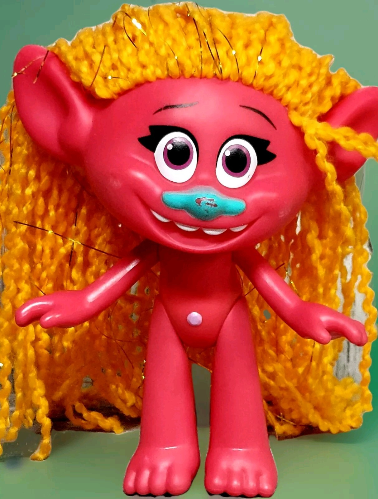 HASBRO TV MOVIE DREAMWORKS PLASTIC DOLL TROLL 9&Prime;T (top of hair) 2015