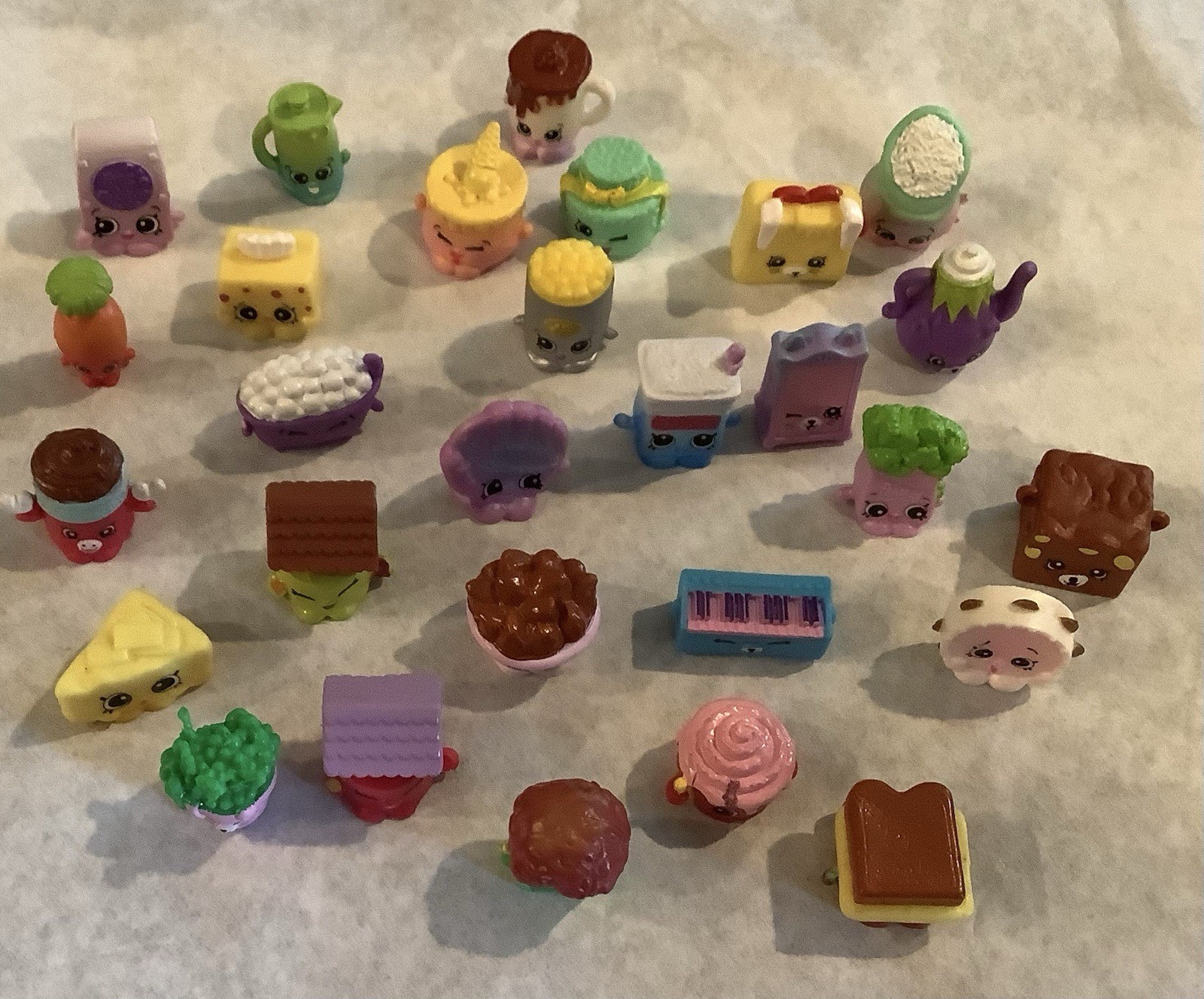 Shopkins Set 23 Random From Various Different Seasons (93ia)