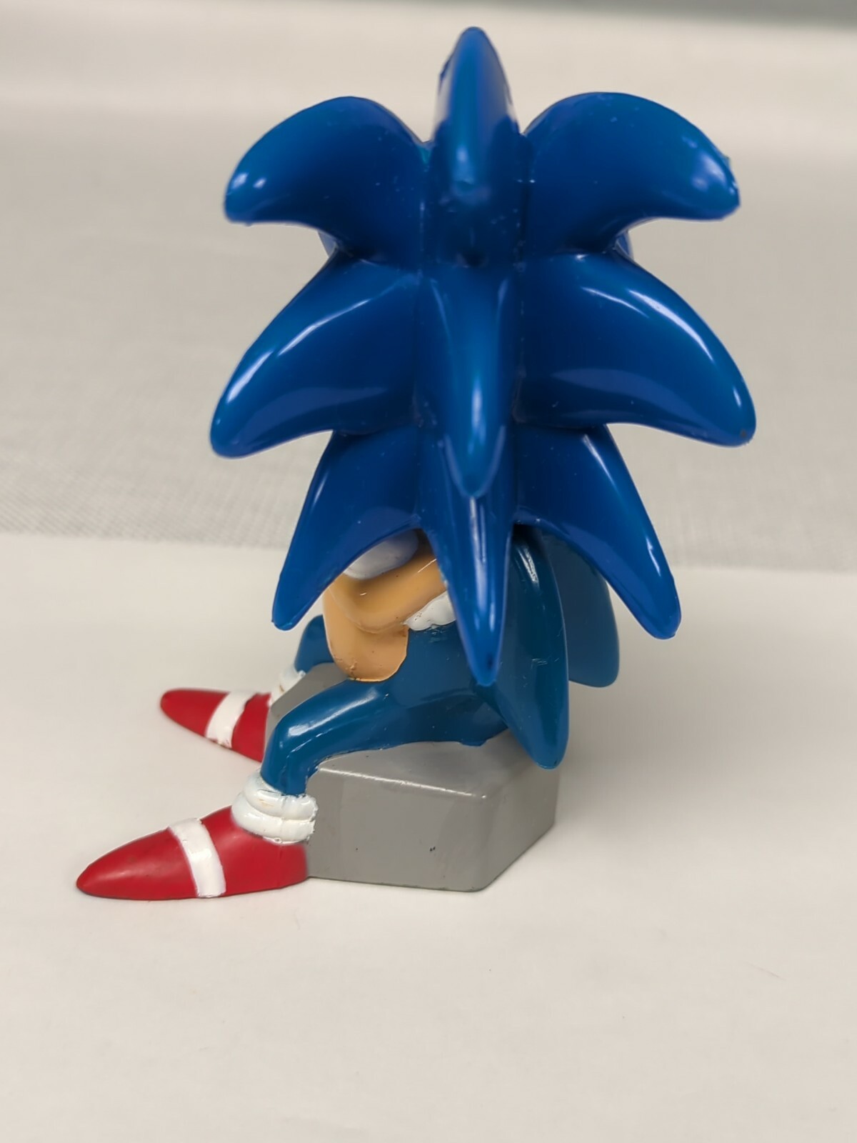 Vintage Sonic the Hedgehog hard plastic statue 5&Prime; (1993 Sega)