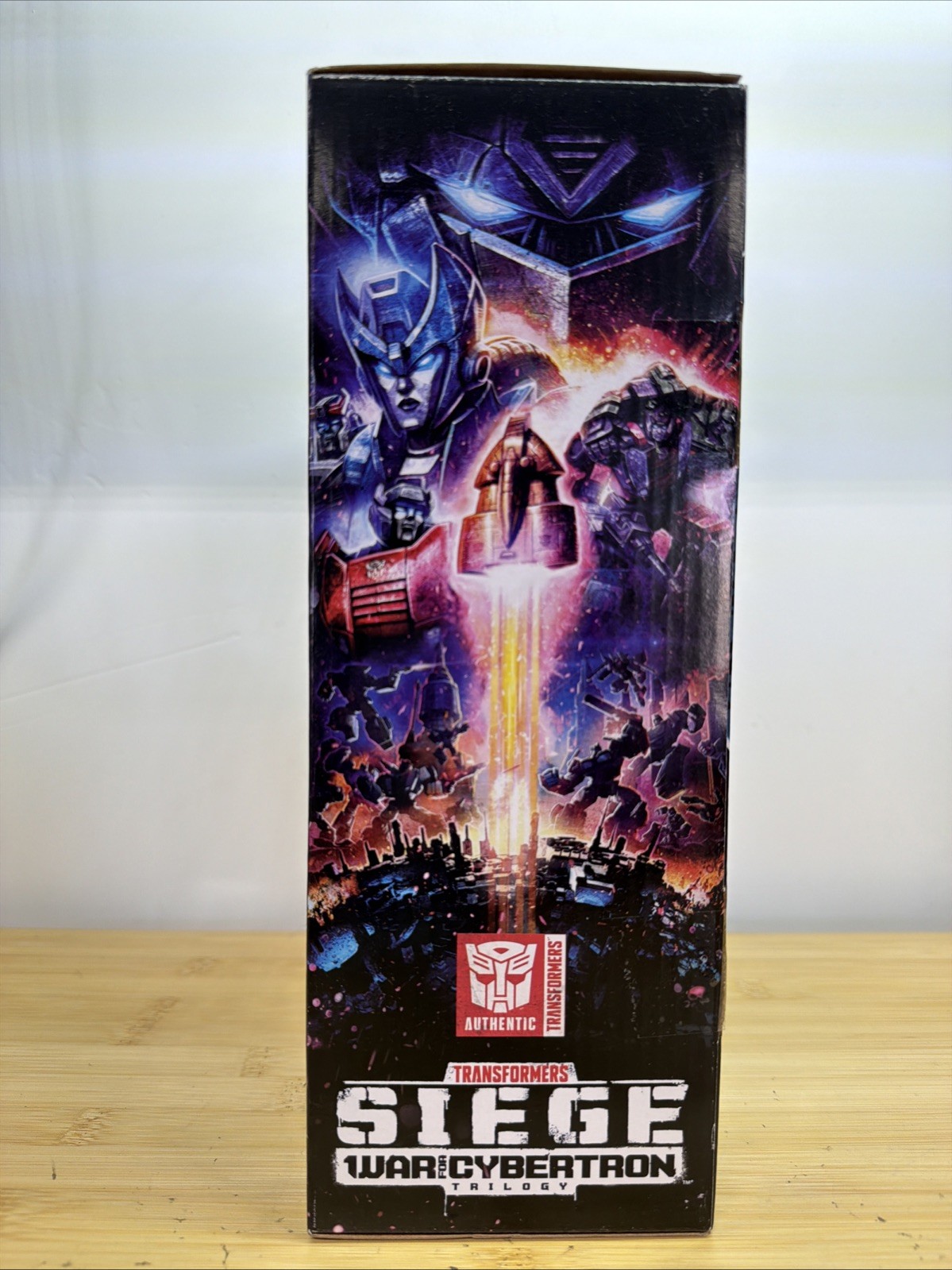Transformers Generations War for Cybertron: Siege Leader Class Ultra Magnus