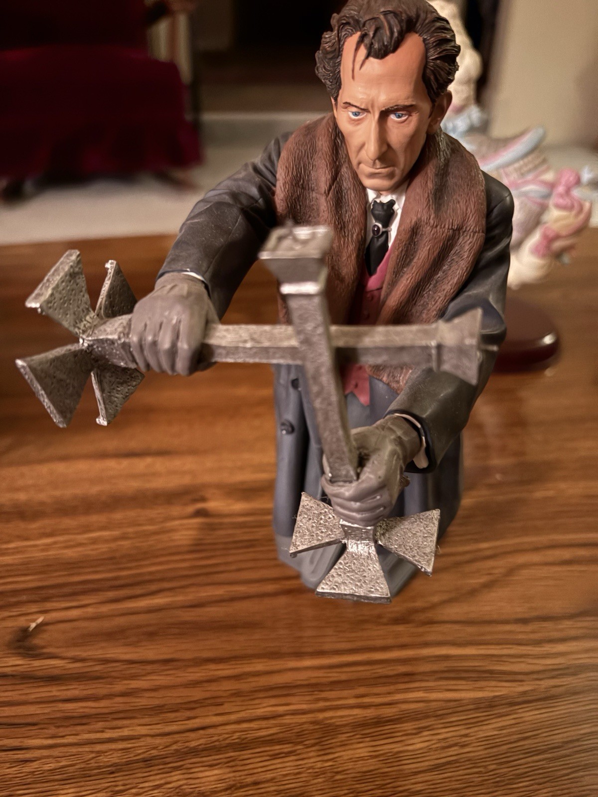 Titan Hammer Horror Masterpiece Collection: Peter Cushing As Dr. Van Helsing.