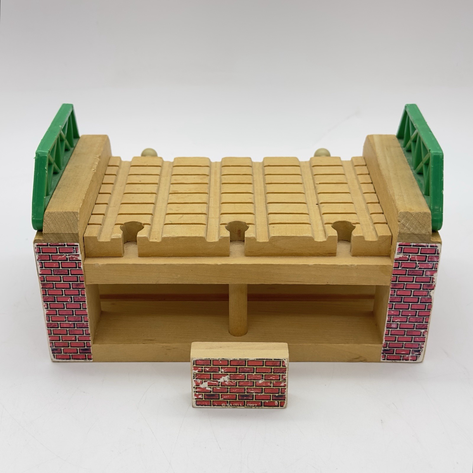 HENRY’S TUNNEL Thomas & Friends Clickety-Clack Wooden Railway 1997 Vintage READ!