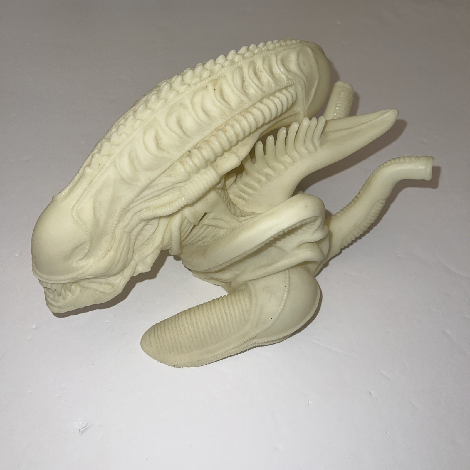 2015 Diamond Select Toys Alien VS Predator Glow In The Dark Figural Coin Bank