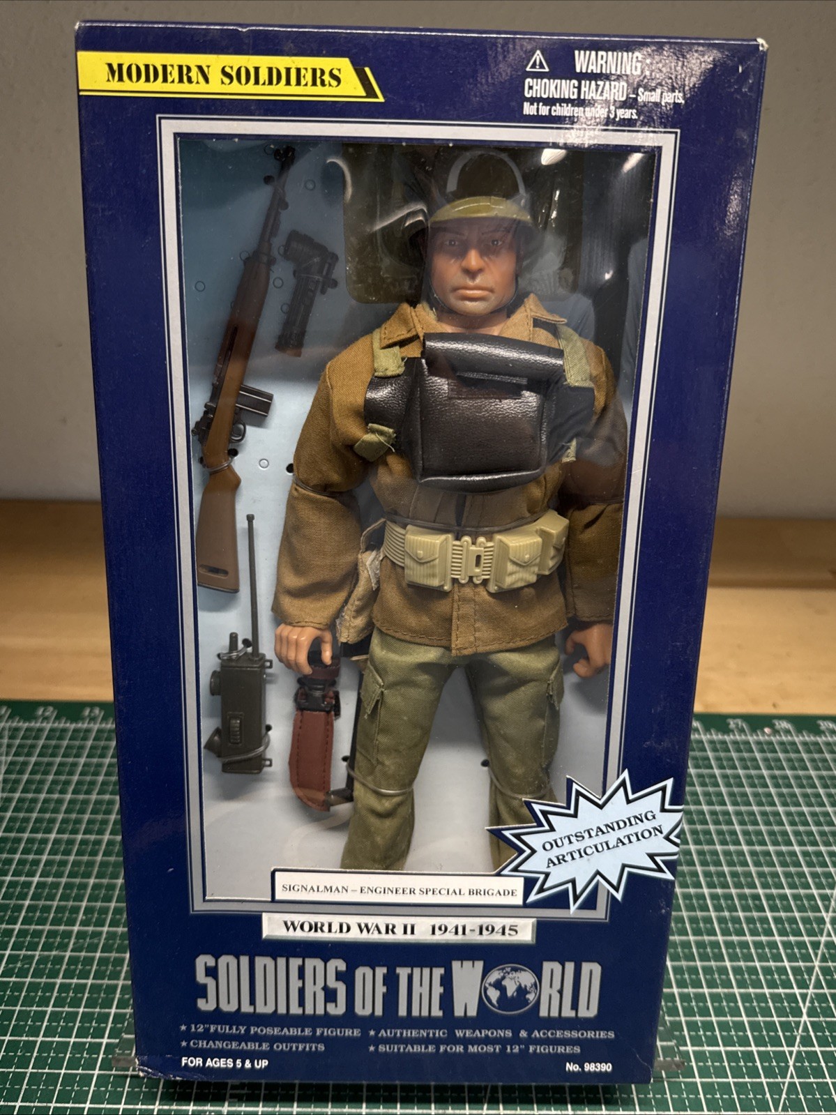 Soldiers of the World WW2 Signalman Engineer Brigade 12&Prime; Figure 2003 NEW SEALED
