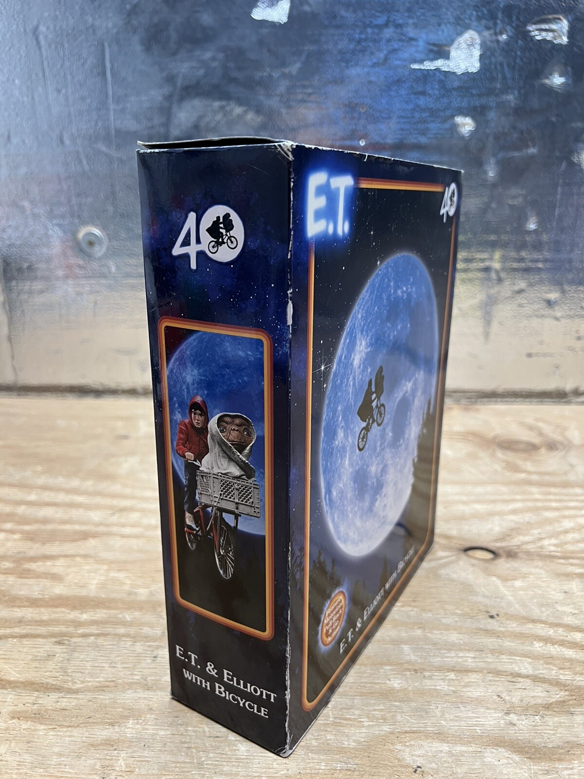 SEALED NECA E.T. 40th Anniversary Elliott & E.T. w/Bicycle ~Damage BOX