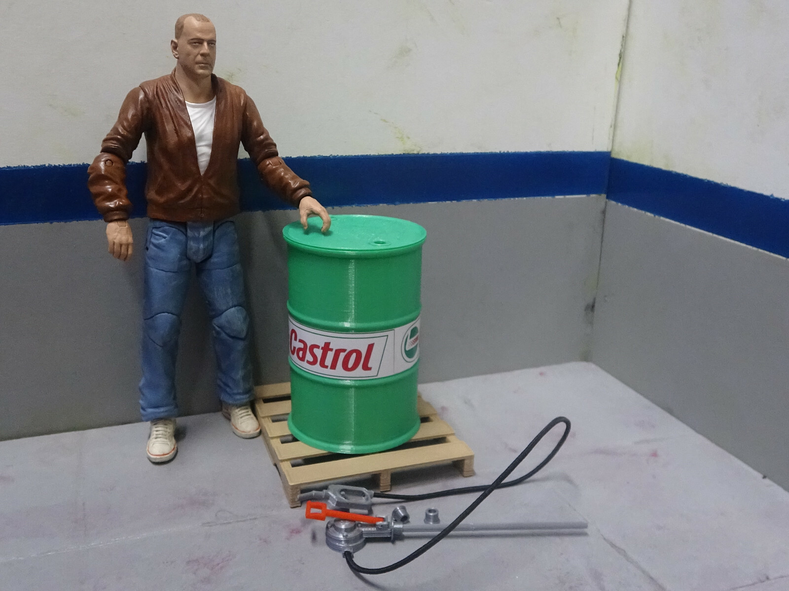 Barrel and Pump Model 1/10 Scale Prop Garage Dollhouse Diorama Accessory