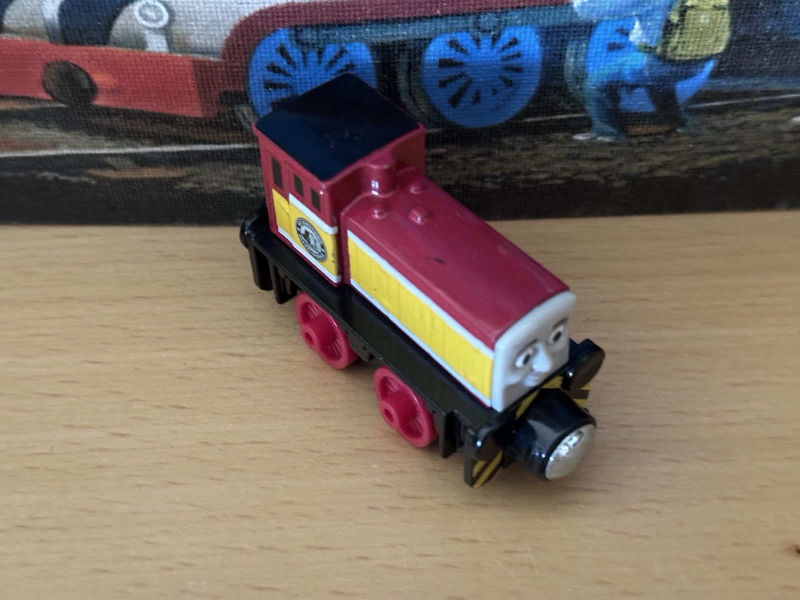 Take Along N Play Diecast Thomas Train Round Magnet Dart!