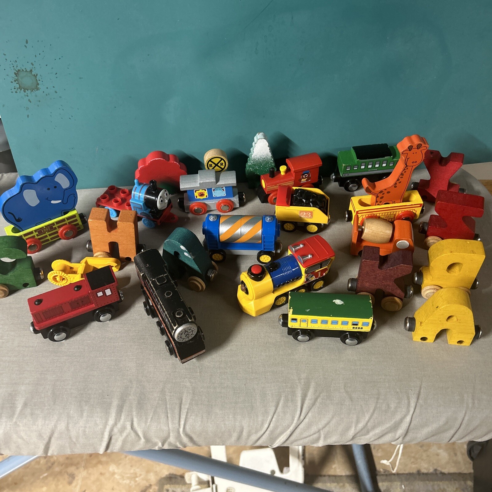 Lot of 20+ Thomas Train Compatible Wooden Plastic Metal Trains Letters Cars!