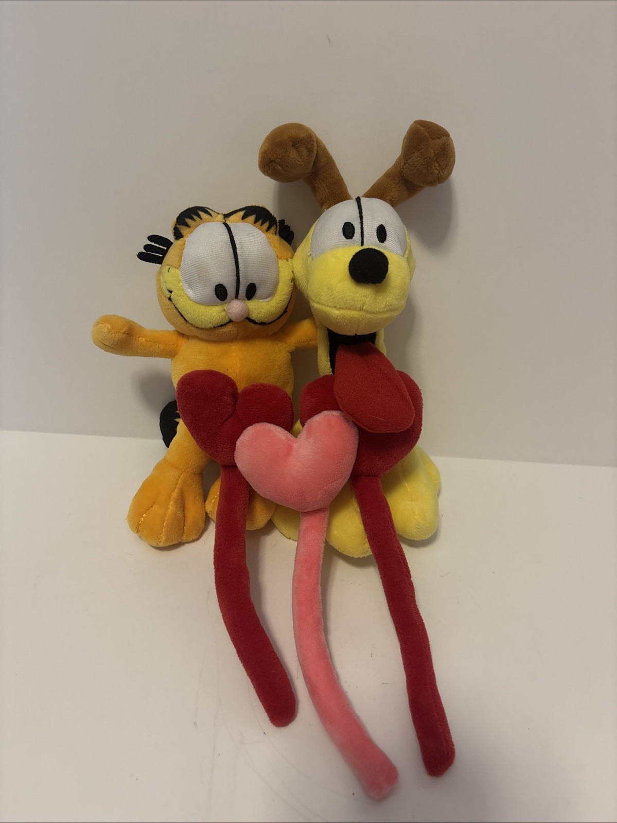 Garfield and Odie , sold as a 2025 Valentine&rsquo;s Day, Bouquet